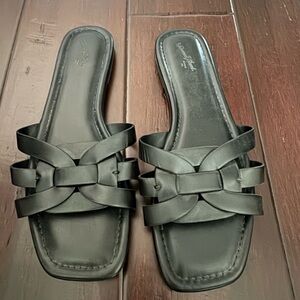 Universal Thread Black Women Sandals